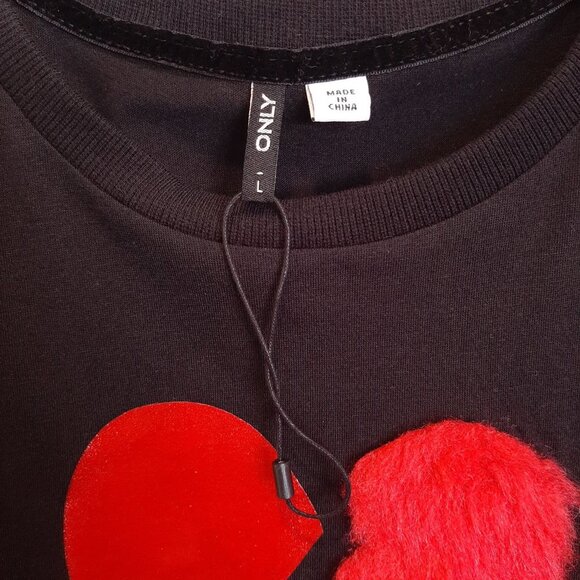 Only Furry Broken Heart Break Up Quote TShirt Womens Size Large Black Faux Fur - Picture 10 of 11